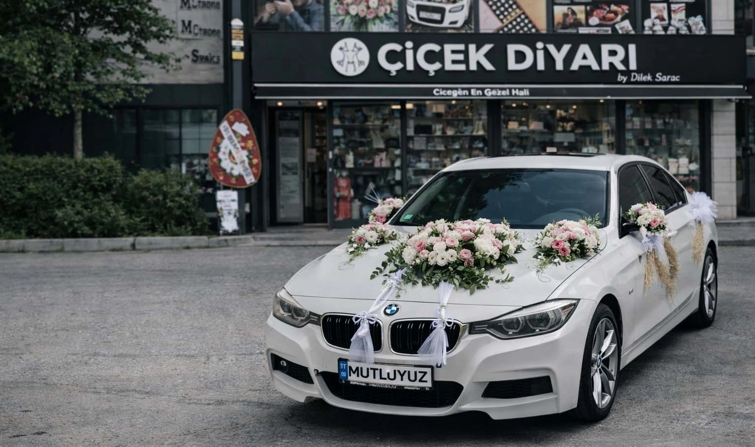 Arka Cama  Baş Harf Papatyalı Lüx Araç Süsü