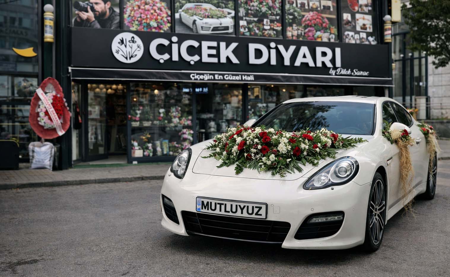 Arka Cama Baş Harf Papatyalı Lüx Gül Celbera Karışık Araç Süsü