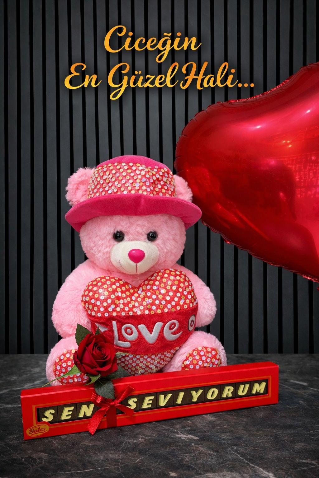 Orta Boy Peluş Ayı Şapkalı Pullu Peluş 60-90 Cm Seni Seviyorum Bolçi Çikolata Ve Yastık Tek Kırmızı Gül 