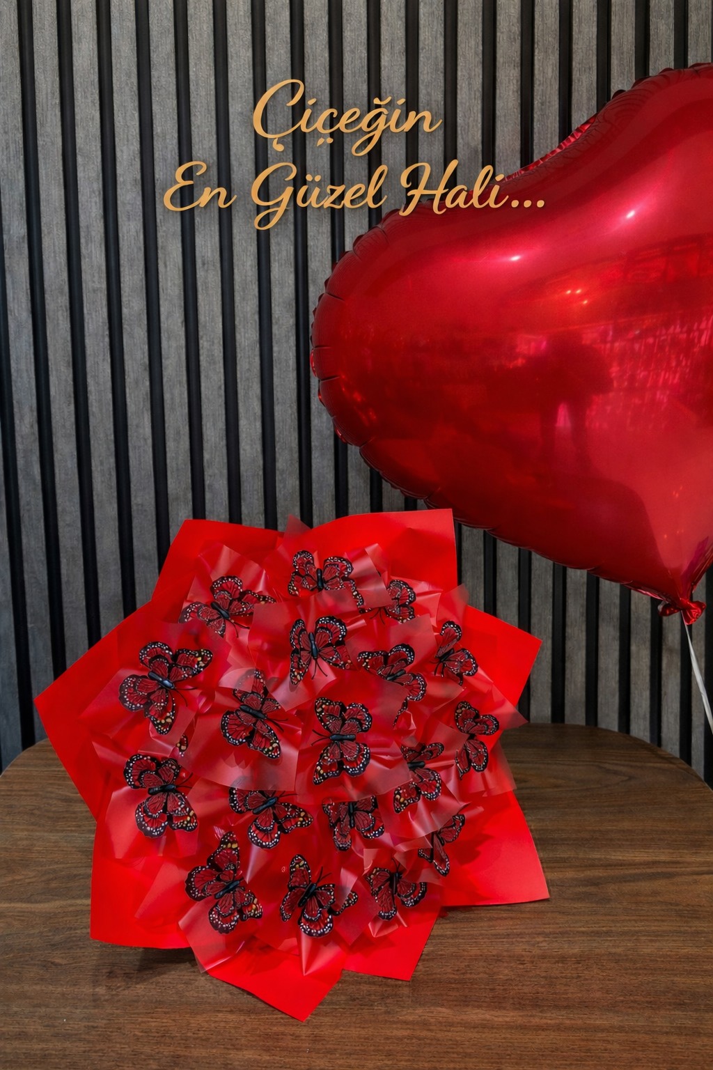 Premium 3 Boyutlu Çift Kanatlı  Ledli Kırmızı Kelebek Buketi 