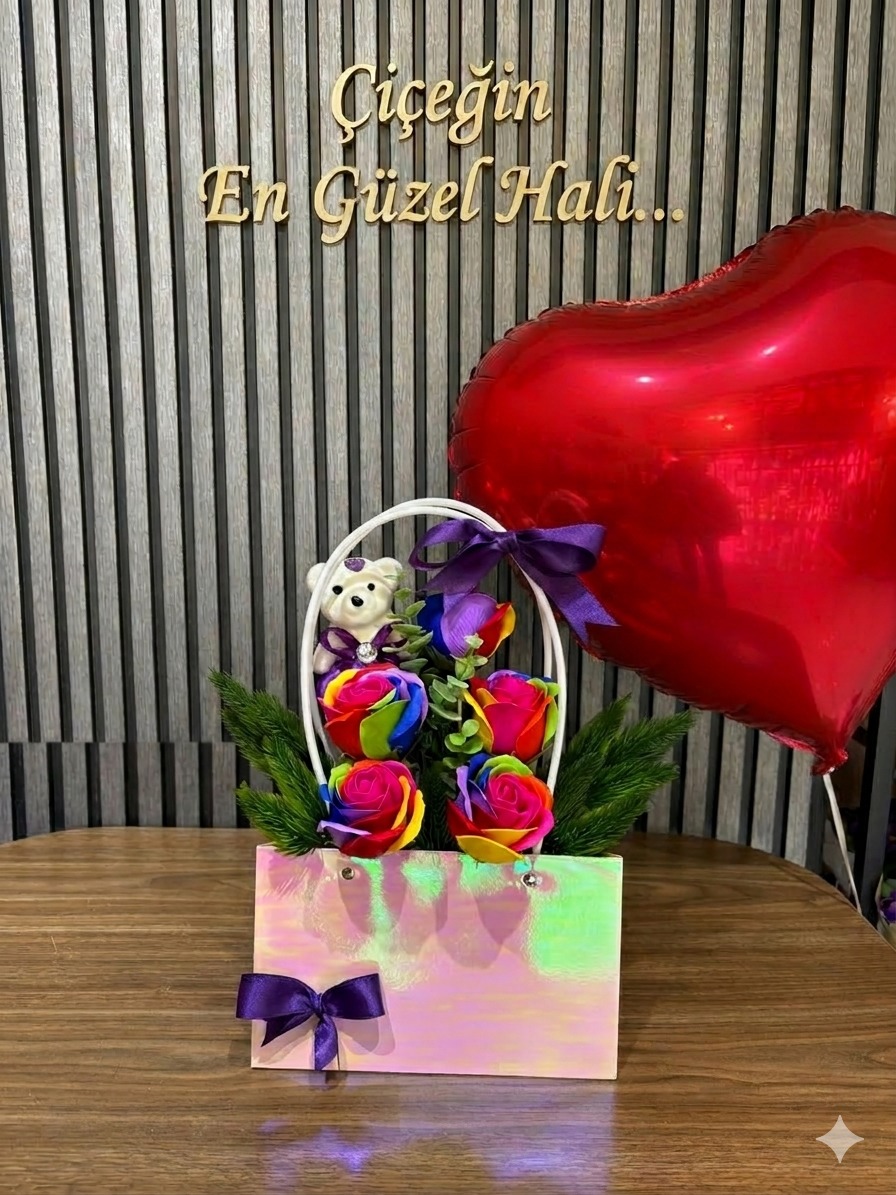 Şık Çantada Rengarenk Kokulu Mum Gülleri Ayıcık