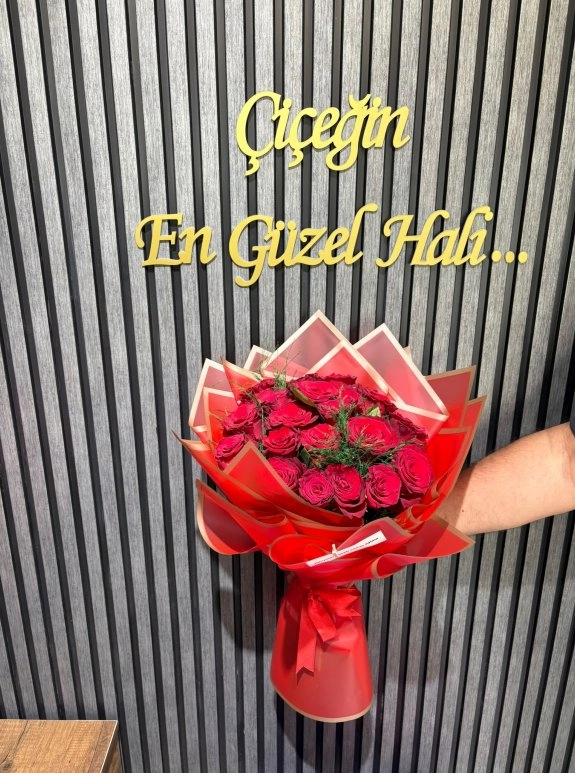 21 Canlı Kırmızı Gül