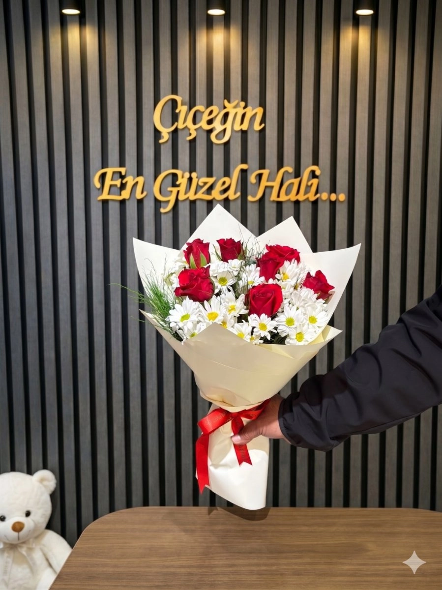 7 Kırmızı Gül Ve Bol Papatya 