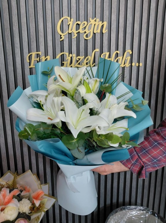 Premium Beyaz Lilyum Buketi Lilyumun Zerafeti