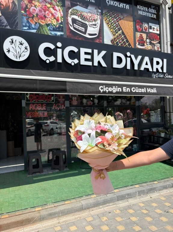Yapay Şakayık Ve Lilyum Şık Buket