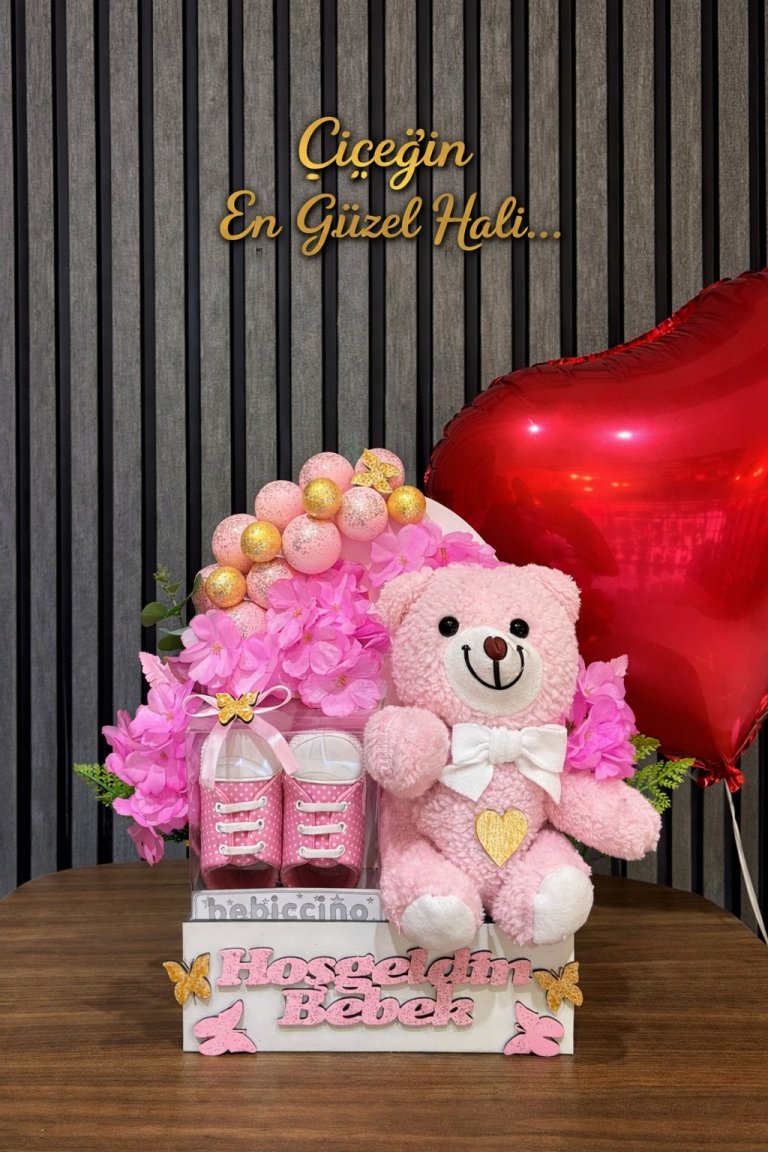 Yeni Doğan Kız Bebek Ahşap Sandık Peluş Ayıcık Balonlar Patik