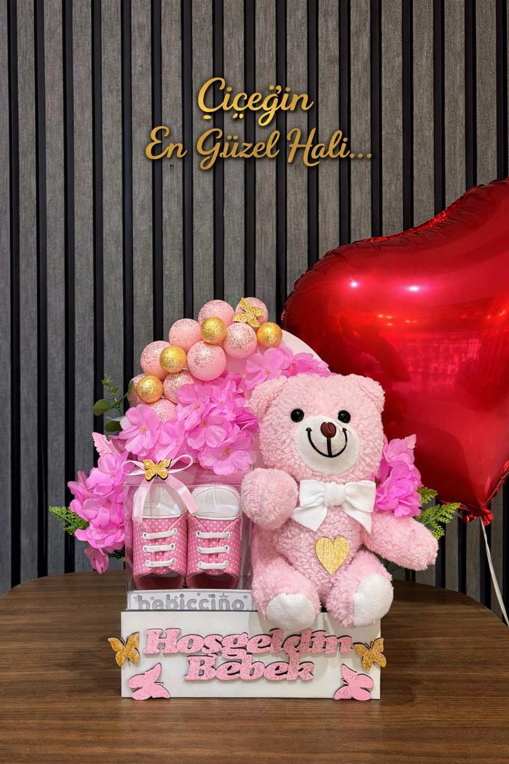 Yeni Doğan Kız Bebek Ahşap Sandık Peluş Ayıcık Balonlar Patik